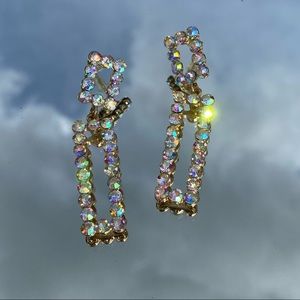 gold earrings with irredentist diamonds